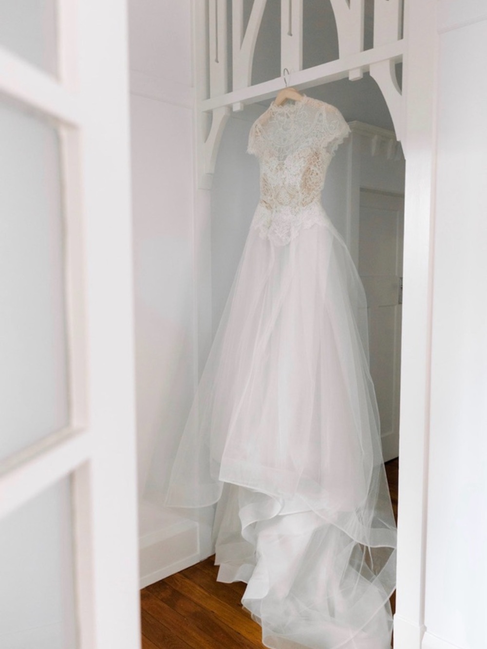 Vera Wang Marthe A-Line White Lace and Tulle Wedding Gown